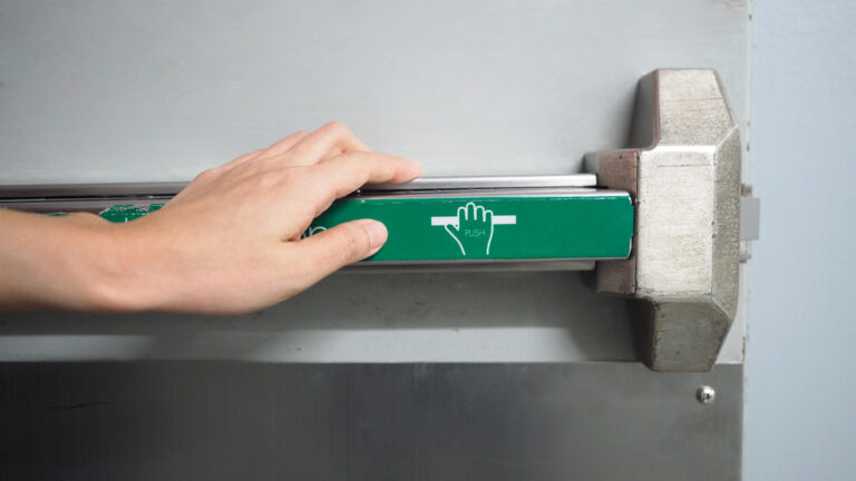 Prüfung von Brandschutztüren